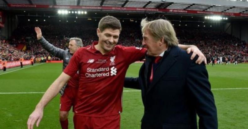 Fan Liverpool mong muốn Arne Slot bị sa thải thể hiện rõ khi công bố đội hình ra sân